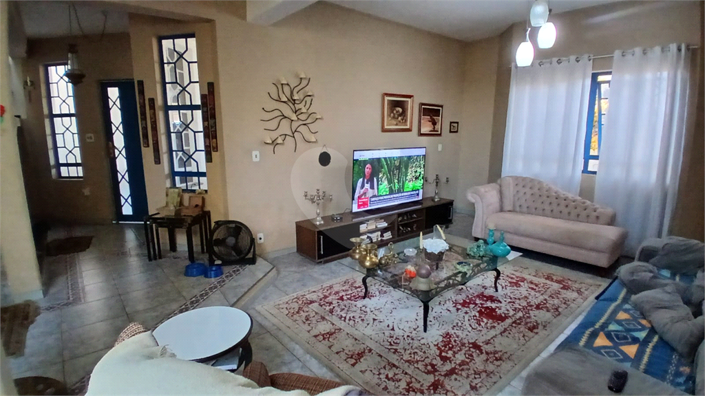 Sobrado à Venda em Socorro/SP | 379 m² | 4 Dormitórios | 2 Suítes | 4 Vagas de Garagem