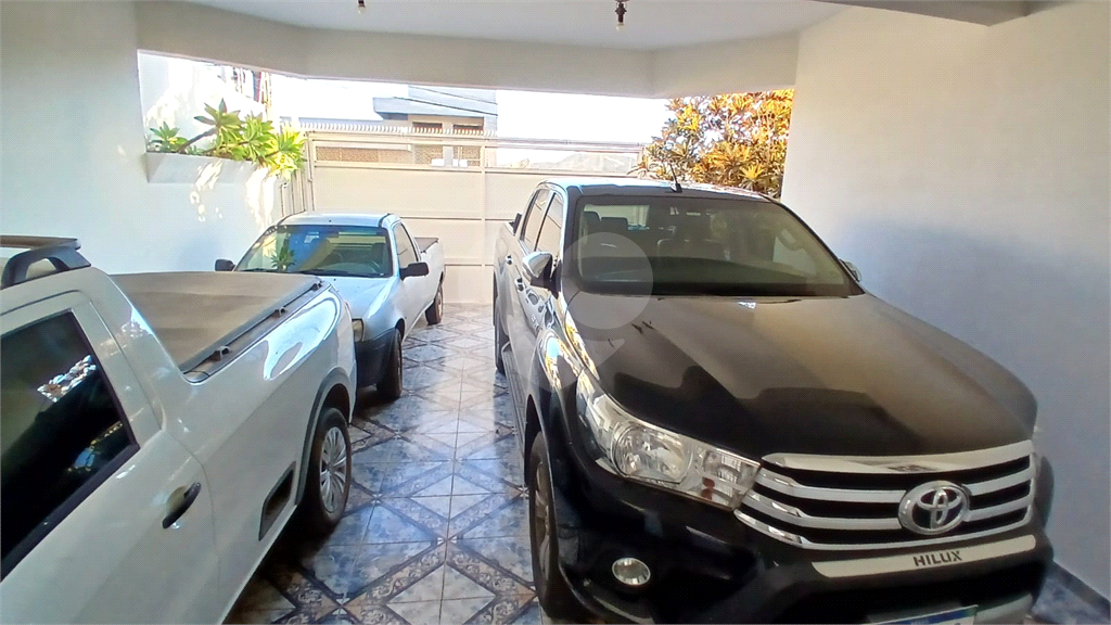 Sobrado à Venda em Socorro/SP | 379 m² | 4 Dormitórios | 2 Suítes | 4 Vagas de Garagem