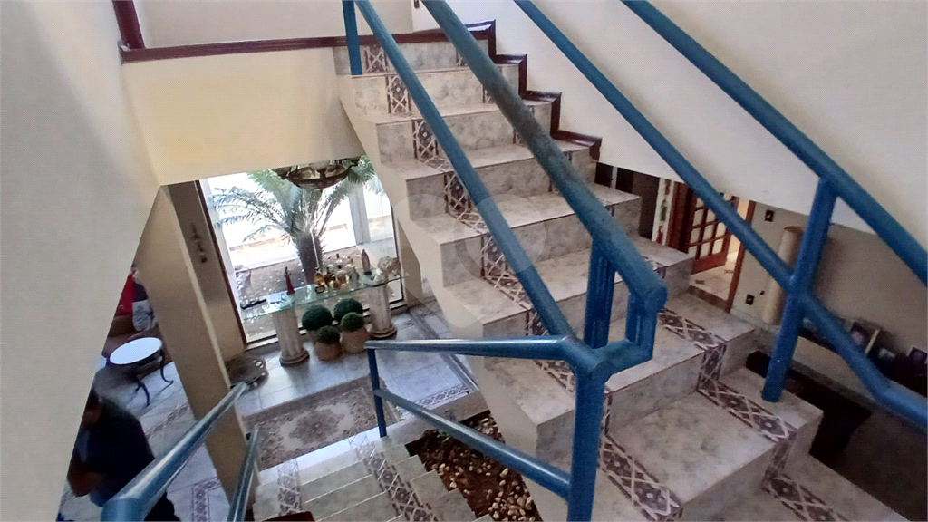 Sobrado à Venda em Socorro/SP | 379 m² | 4 Dormitórios | 2 Suítes | 4 Vagas de Garagem
