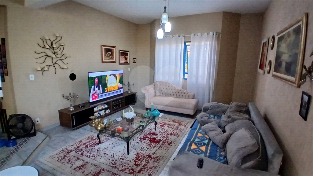 Sobrado à Venda em Socorro/SP | 379 m² | 4 Dormitórios | 2 Suítes | 4 Vagas de Garagem