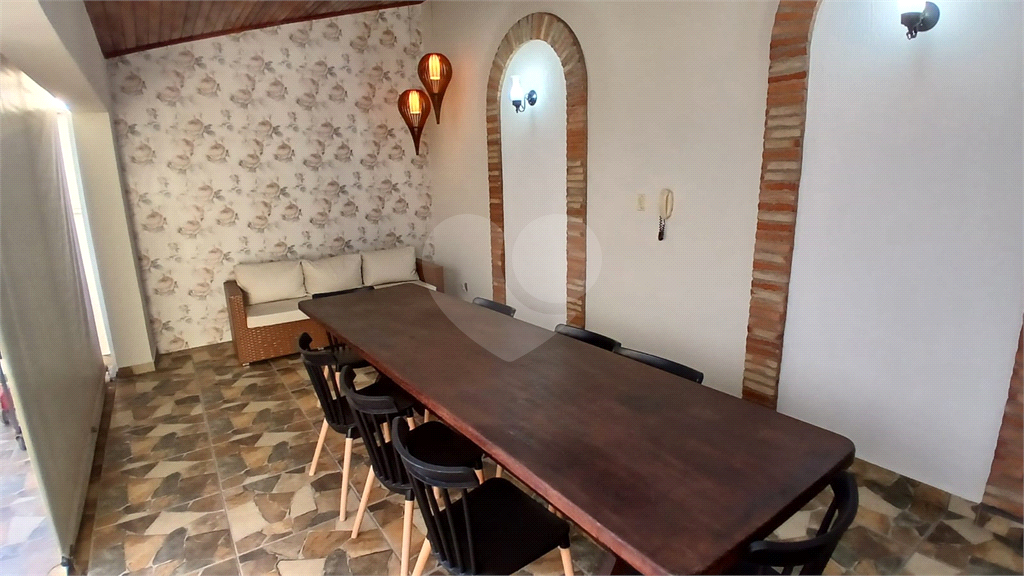 Sobrado à Venda em Socorro/SP | 379 m² | 4 Dormitórios | 2 Suítes | 4 Vagas de Garagem