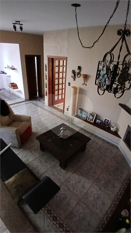 Sobrado à Venda em Socorro/SP | 379 m² | 4 Dormitórios | 2 Suítes | 4 Vagas de Garagem