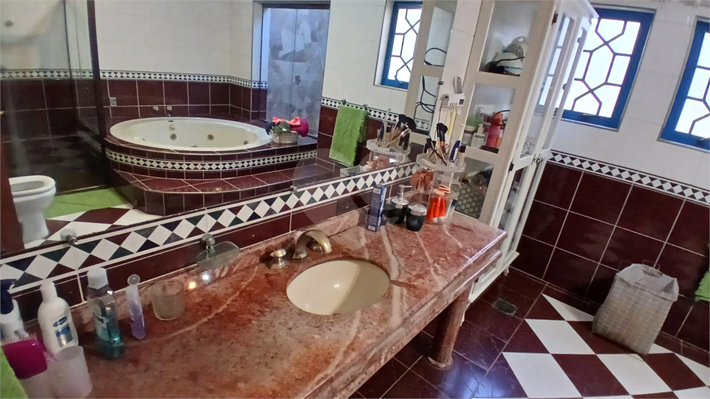 Sobrado à Venda em Socorro/SP | 379 m² | 4 Dormitórios | 2 Suítes | 4 Vagas de Garagem