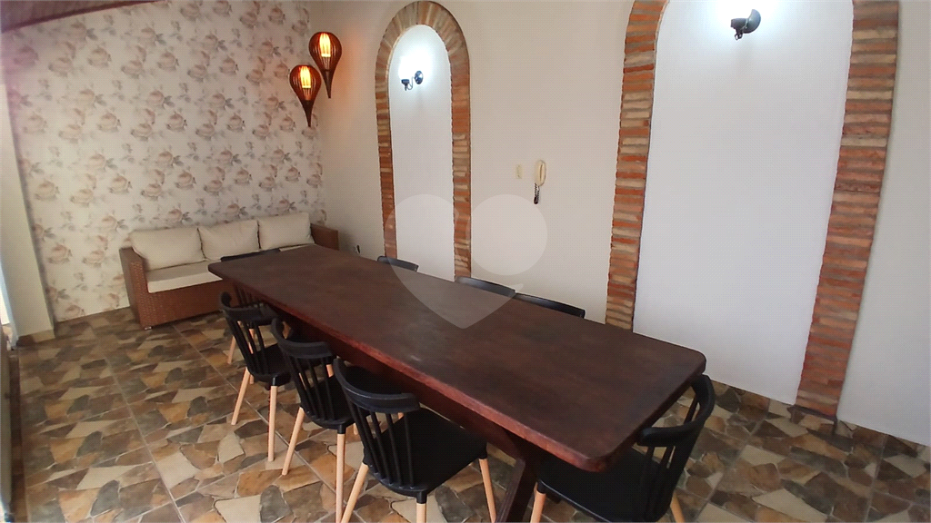Sobrado à Venda em Socorro/SP | 379 m² | 4 Dormitórios | 2 Suítes | 4 Vagas de Garagem