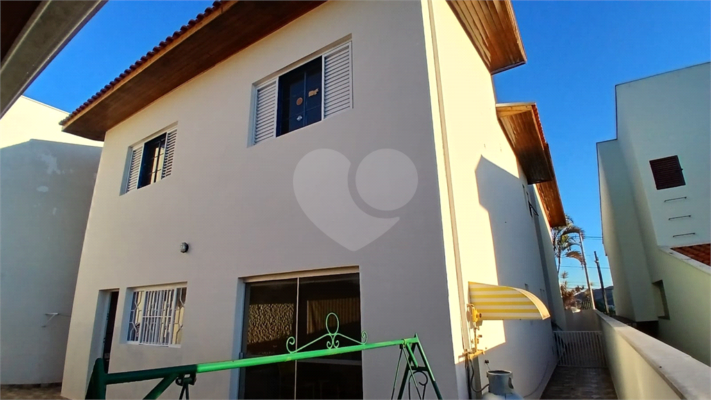 Sobrado à Venda em Socorro/SP | 379 m² | 4 Dormitórios | 2 Suítes | 4 Vagas de Garagem
