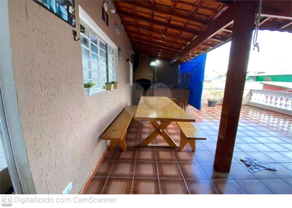Sobrado totalmente reformado 200 m² – 3 Dormitórios, com área gourmet  e 2 Vagas na Vila Mazzei