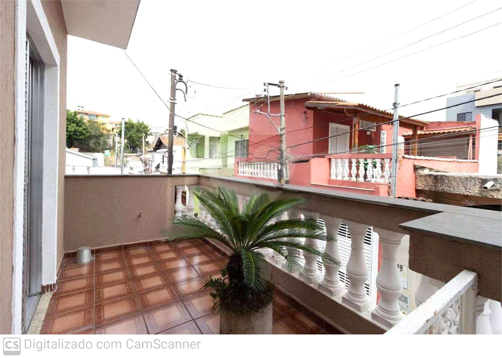 Sobrado totalmente reformado 200 m² – 3 Dormitórios, com área gourmet  e 2 Vagas na Vila Mazzei