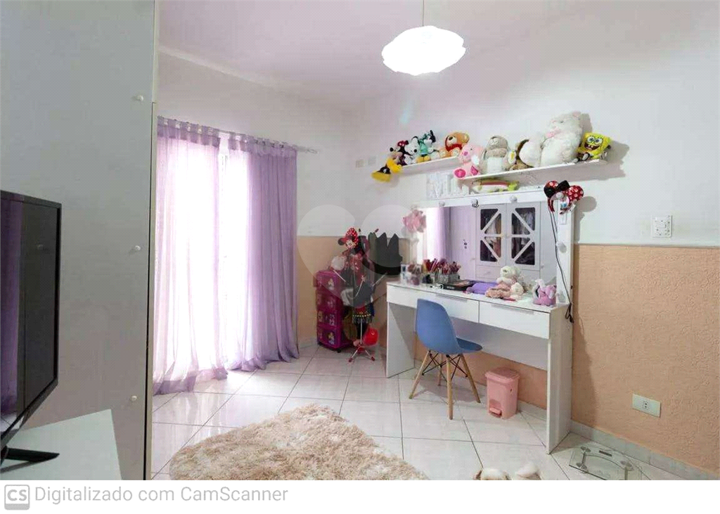 Sobrado totalmente reformado 200 m² – 3 Dormitórios, com área gourmet  e 2 Vagas na Vila Mazzei