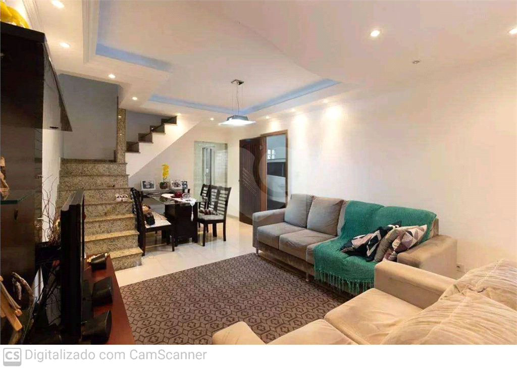 Sobrado totalmente reformado 200 m² – 3 Dormitórios, com área gourmet  e 2 Vagas na Vila Mazzei