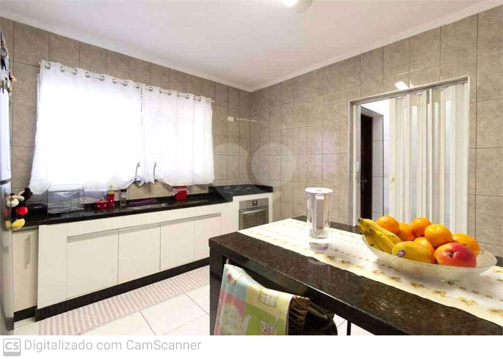 Sobrado totalmente reformado 200 m² – 3 Dormitórios, com área gourmet  e 2 Vagas na Vila Mazzei
