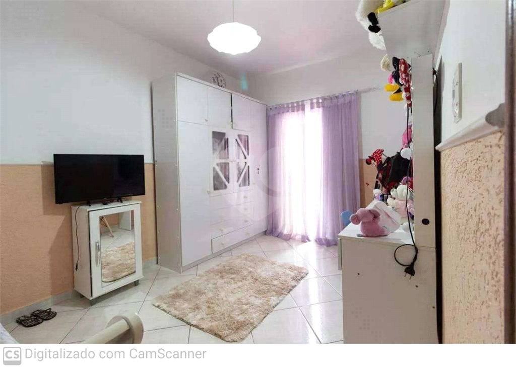 Sobrado totalmente reformado 200 m² – 3 Dormitórios, com área gourmet  e 2 Vagas na Vila Mazzei
