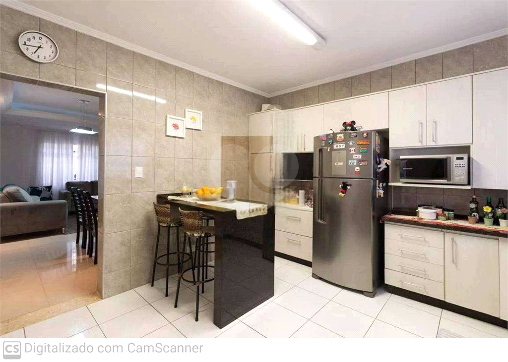 Sobrado totalmente reformado 200 m² – 3 Dormitórios, com área gourmet  e 2 Vagas na Vila Mazzei