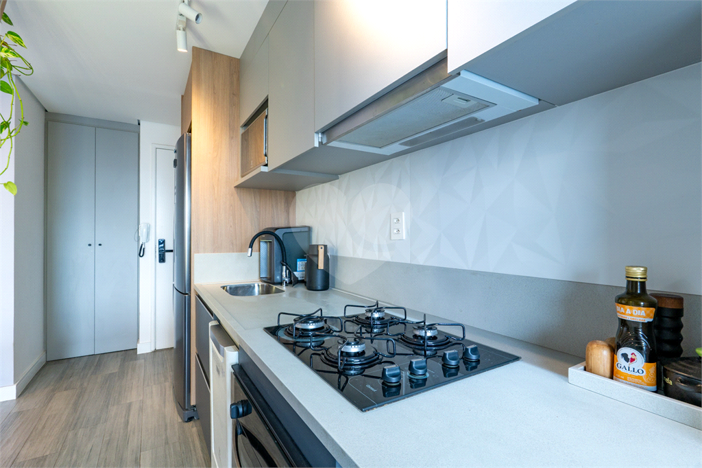 Apartamento a venda na Rua Gaspar Lourenço totalmente reformado - 2 quartos, varanda