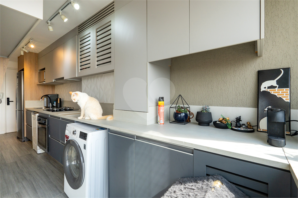 Apartamento a venda na Rua Gaspar Lourenço totalmente reformado - 2 quartos, varanda