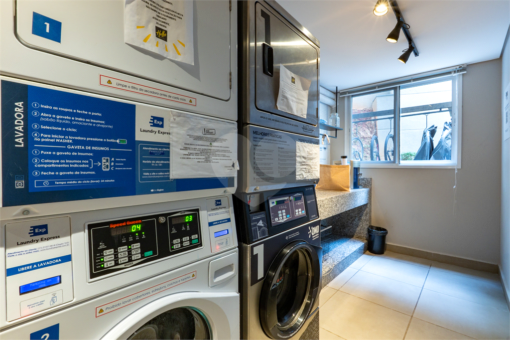 Apartamento a venda na Rua Gaspar Lourenço totalmente reformado - 2 quartos, varanda