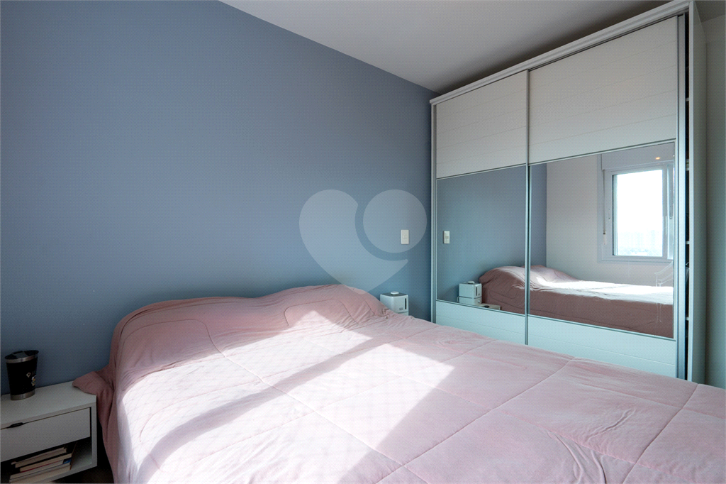 Apartamento a venda na Rua Gaspar Lourenço totalmente reformado - 2 quartos, varanda