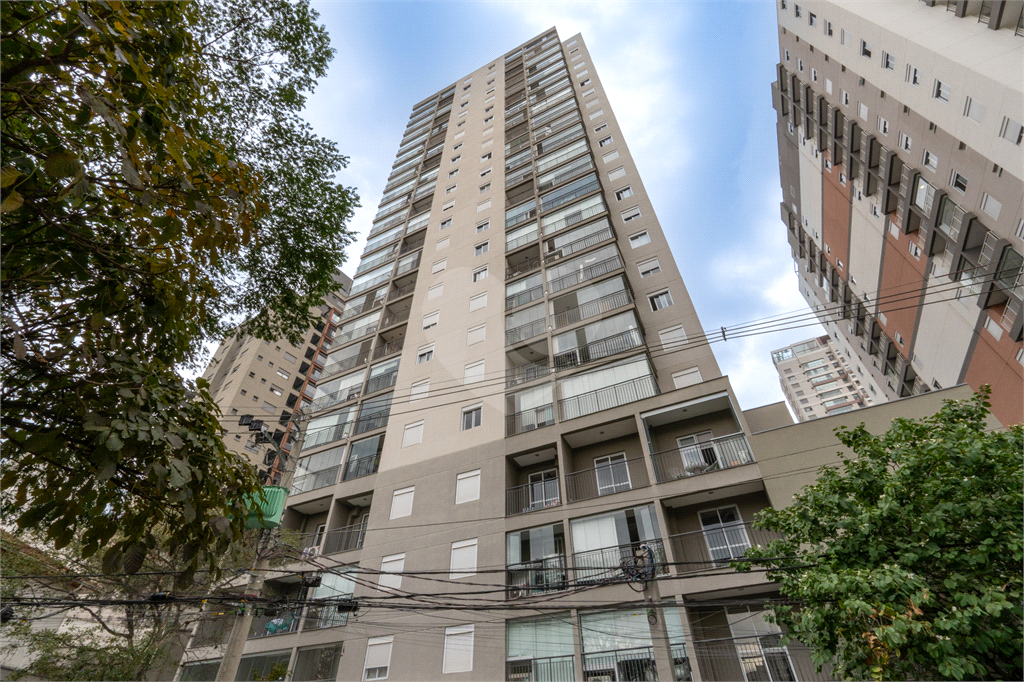 Apartamento a venda na Rua Gaspar Lourenço totalmente reformado - 2 quartos, varanda