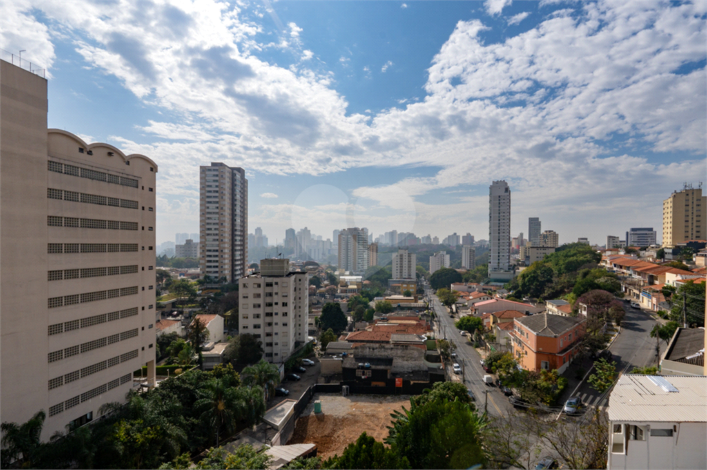 Apartamento a venda na Rua Gaspar Lourenço totalmente reformado - 2 quartos, varanda