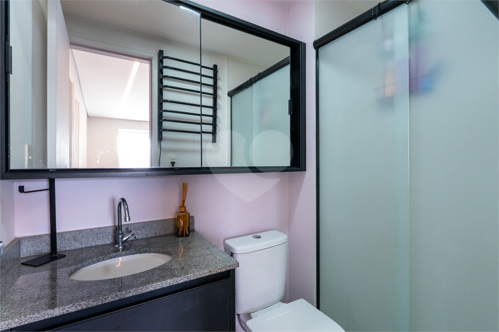 Apartamento a venda na Rua Gaspar Lourenço totalmente reformado - 2 quartos, varanda