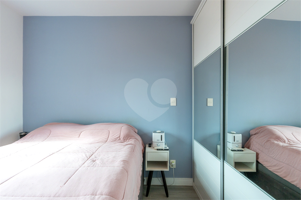 Apartamento a venda na Rua Gaspar Lourenço totalmente reformado - 2 quartos, varanda