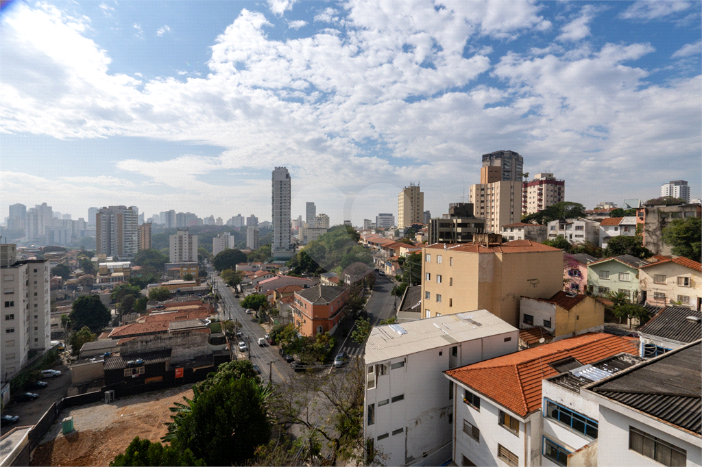 Apartamento a venda na Rua Gaspar Lourenço totalmente reformado - 2 quartos, varanda