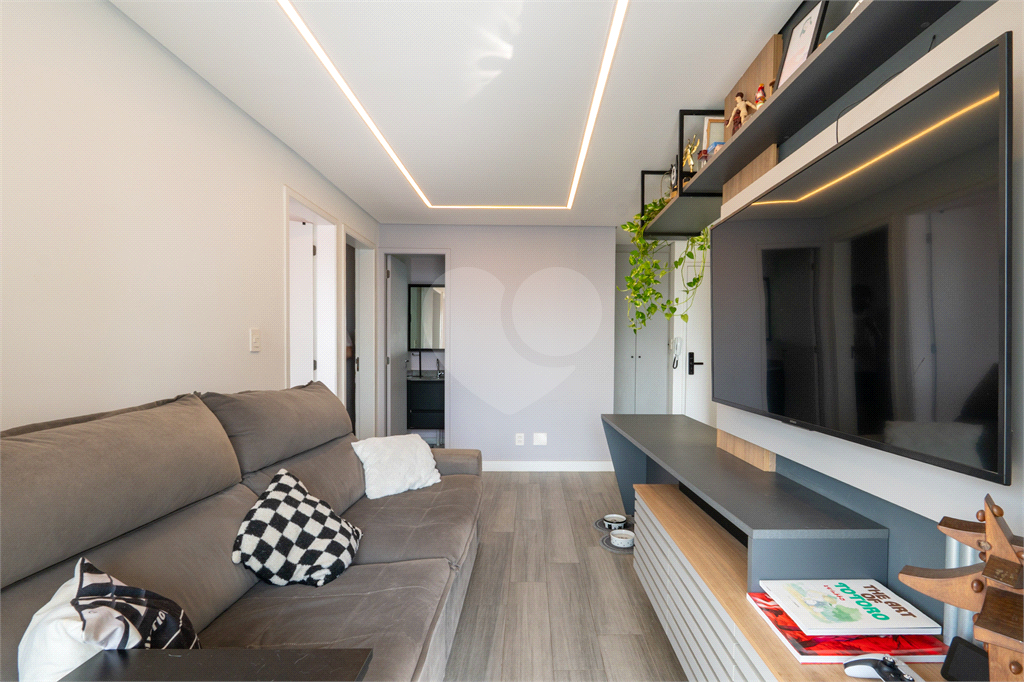 Apartamento a venda na Rua Gaspar Lourenço totalmente reformado - 2 quartos, varanda