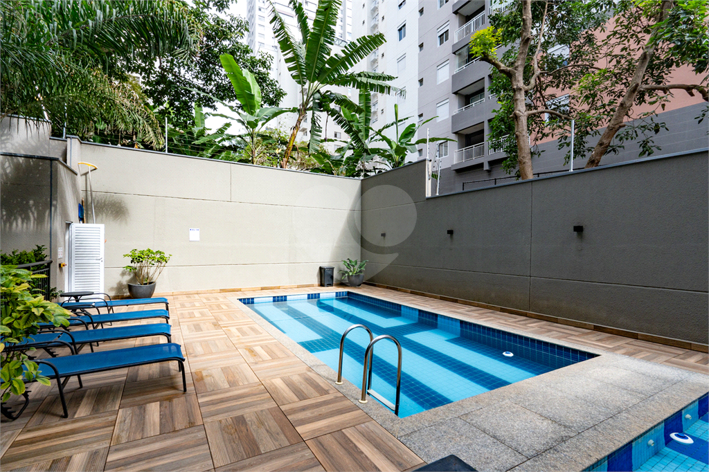 Apartamento a venda na Rua Gaspar Lourenço totalmente reformado - 2 quartos, varanda