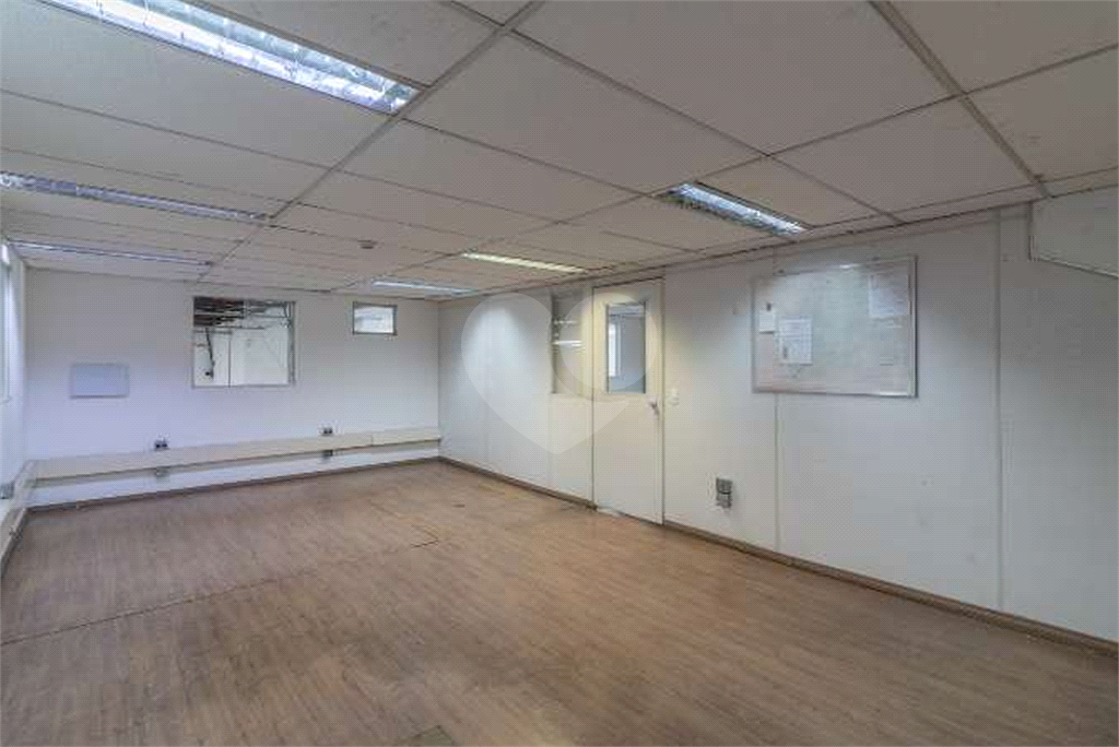 Locação galpão de 1063 m2 e testada de 22,88 metros