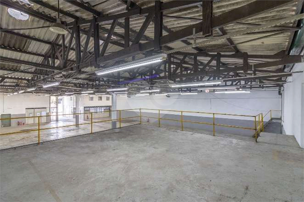Locação galpão de 1063 m2 e testada de 22,88 metros