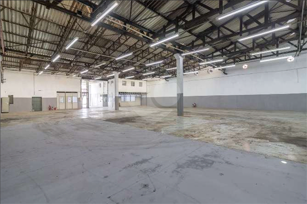 Locação galpão de 1063 m2 e testada de 22,88 metros