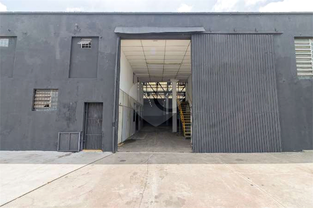 Locação galpão de 1063 m2 e testada de 22,88 metros