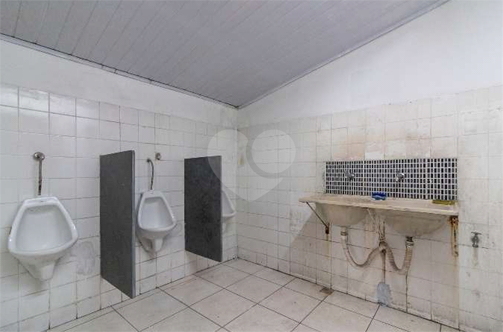 Locação galpão de 1063 m2 e testada de 22,88 metros