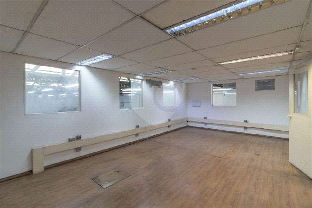 Locação galpão de 1063 m2 e testada de 22,88 metros