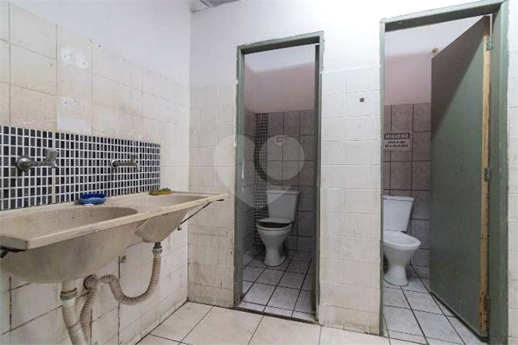 Locação galpão de 1063 m2 e testada de 22,88 metros