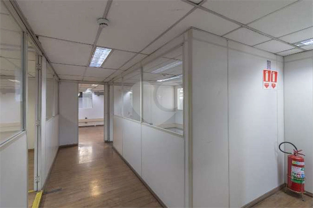 Locação galpão de 1063 m2 e testada de 22,88 metros