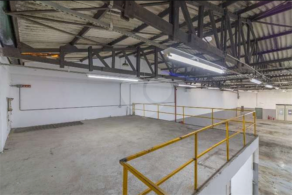 Locação galpão de 1063 m2 e testada de 22,88 metros