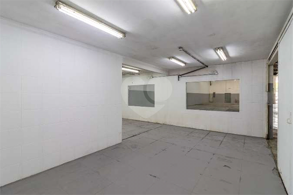 Locação galpão de 1063 m2 e testada de 22,88 metros