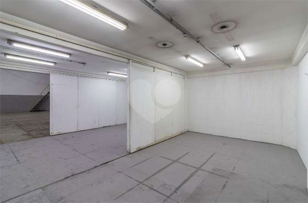 Locação galpão de 1063 m2 e testada de 22,88 metros