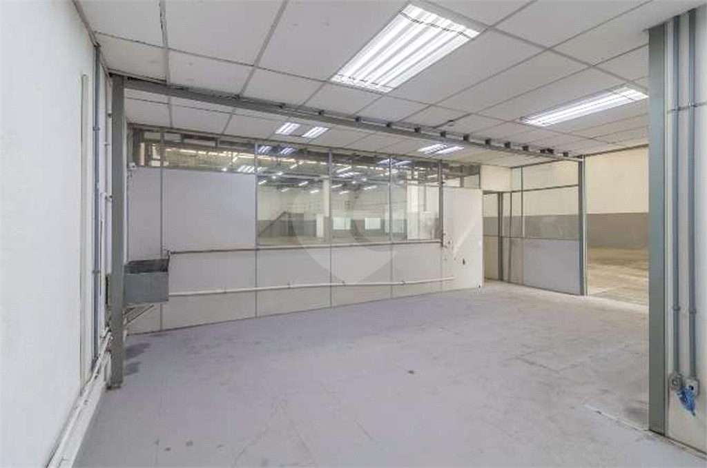 Locação galpão de 1063 m2 e testada de 22,88 metros