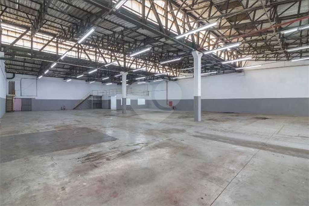 Locação galpão de 1063 m2 e testada de 22,88 metros
