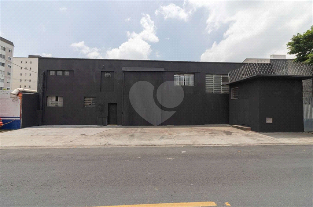 Locação galpão de 1063 m2 e testada de 22,88 metros