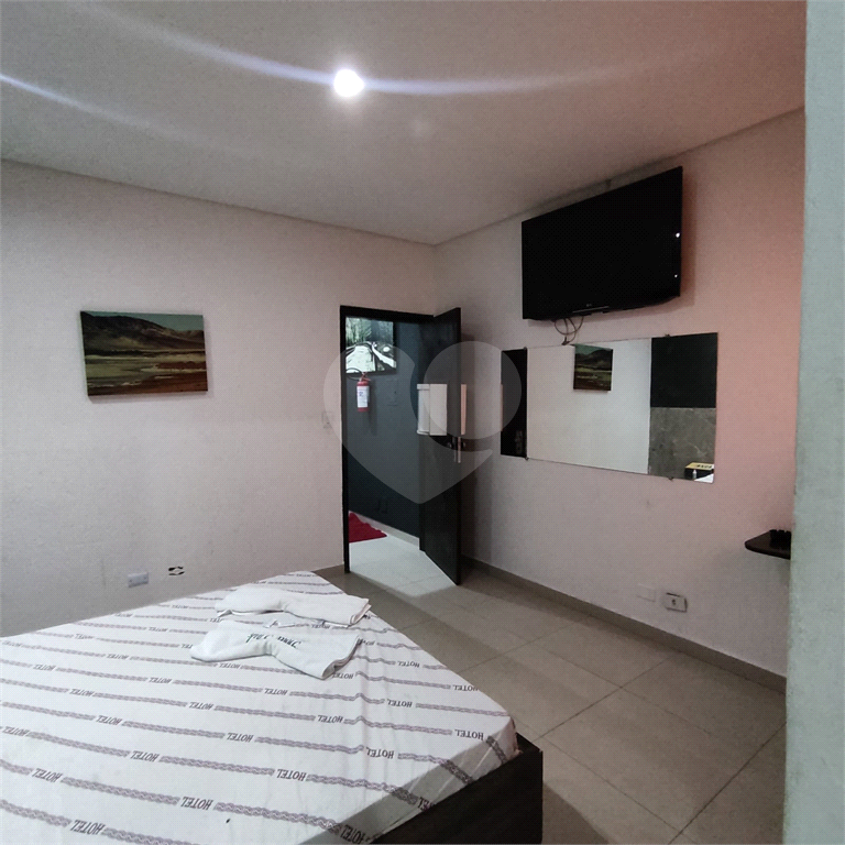 Prédio Comercial com Hotel e Loja à Venda – Região Valorizada da Zona Norte