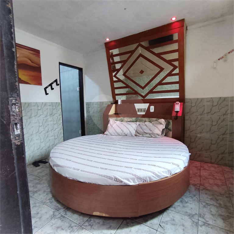 Prédio Comercial com Hotel e Loja à Venda – Região Valorizada da Zona Norte