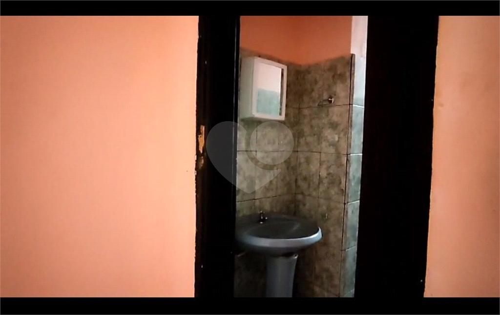 Loja comercial a venda na Avenida Água Fria