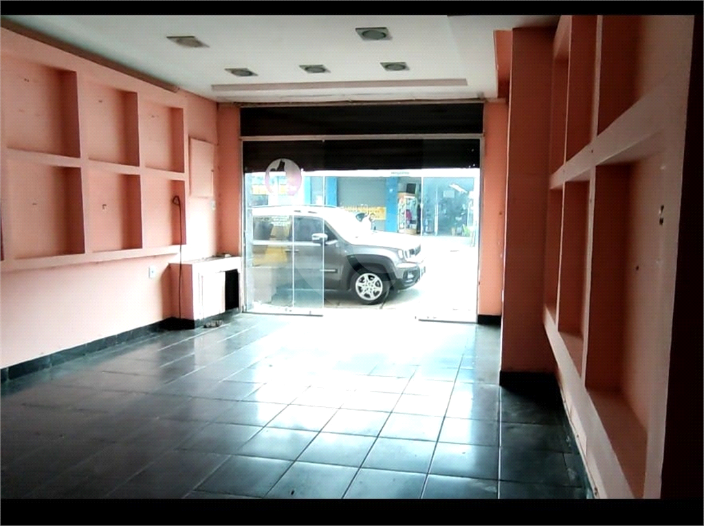 Loja comercial a venda na Avenida Água Fria