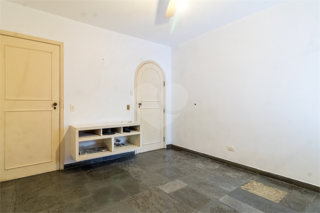 Casa com dois lotes no Alto de Pinheiros