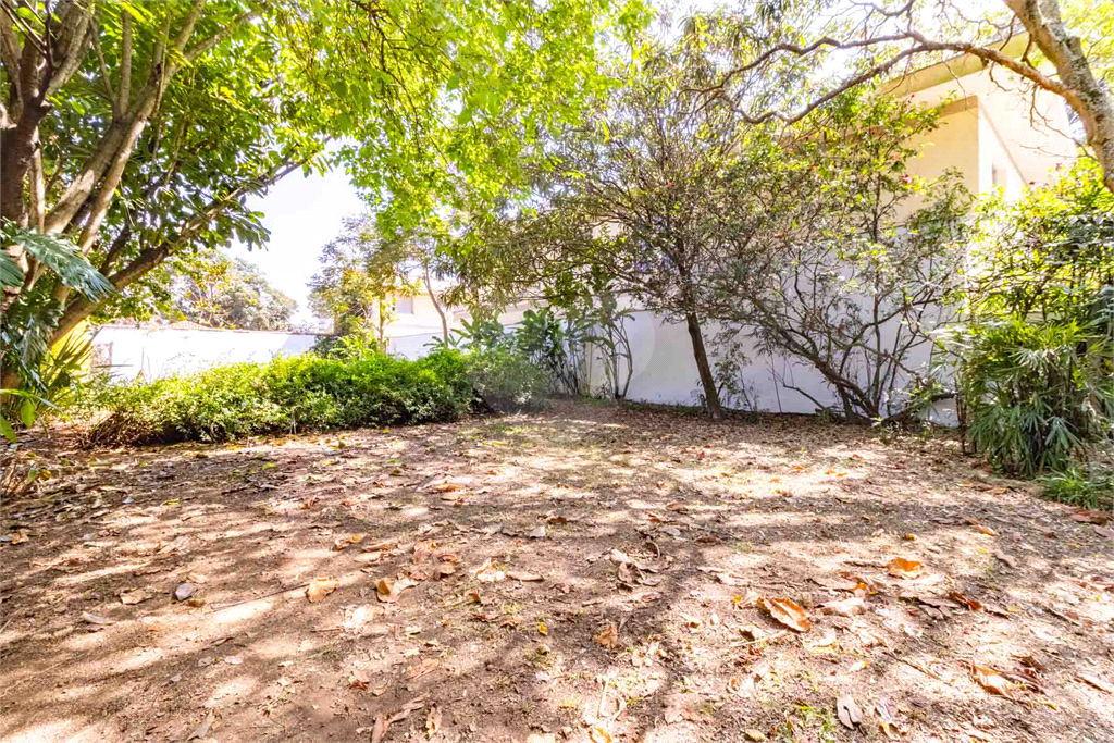 Casa com dois lotes no Alto de Pinheiros