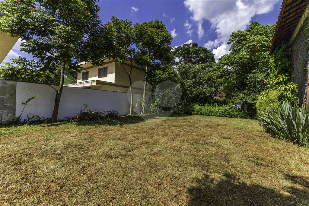 Casa com dois lotes no Alto de Pinheiros