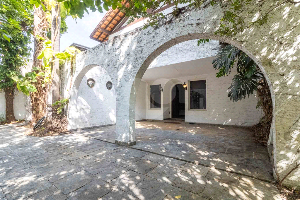 Casa com dois lotes no Alto de Pinheiros