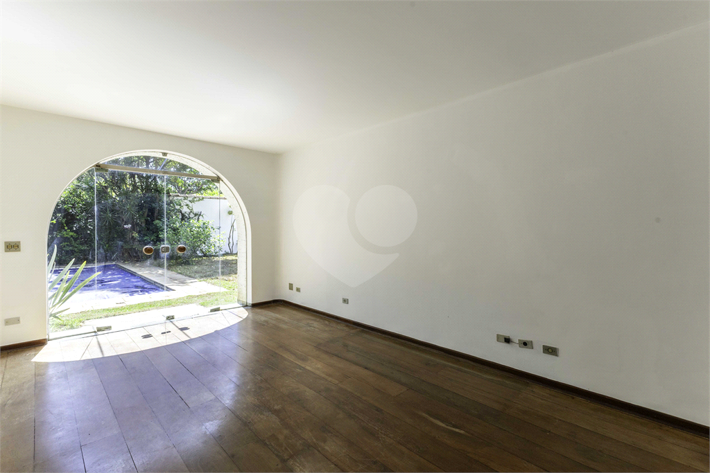 Casa com dois lotes no Alto de Pinheiros